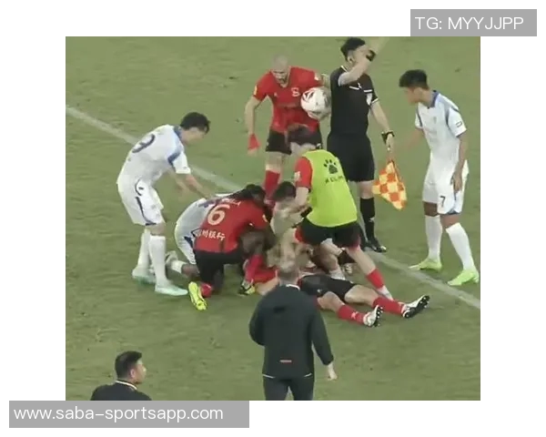 弗里曼防守丹尼斯三分时垫脚被判定为一级恶意犯规引发争议